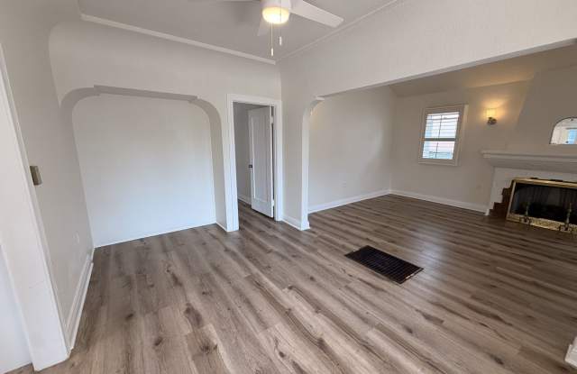 Upgraded 3BD Home | 2-Car Garage + Bonus Room | Private Backyard — South LA Gallery 4