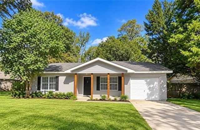 660 FOREST Loop Gallery 1