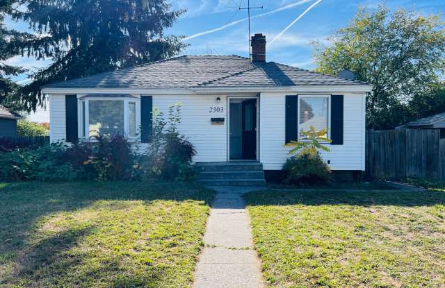 3 bedroom, 1 bathroom (one egress room) Single Family Home Available now! Gallery 1