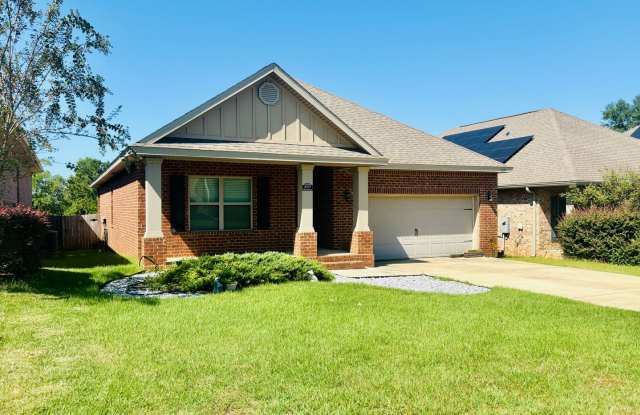 Spacious 4BR/2BA with Fenced Yard near NFCU Gallery 1