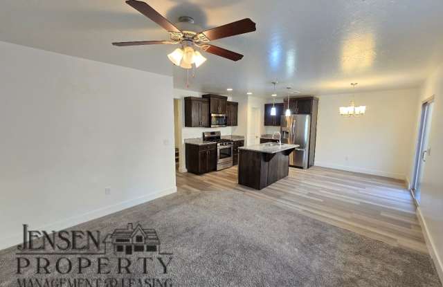 4 Bedroom - Dixie Power! Pets Negotiable!!! $1000 off First Month's Rent-Just Reduced! Gallery 4