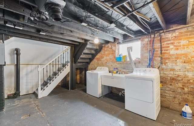 885 CLAIRMOUNT Street Gallery 4