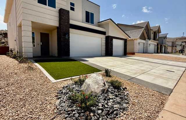 Newer Four Bedroom Townhome in Desert Canyon Gallery 3