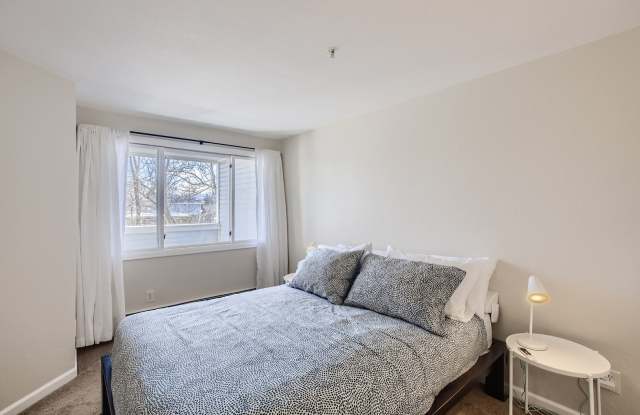 Lovely Pearl St. Condo 1 BDR/1 BA Downtown Boulder photos photos