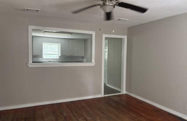 2/1 in Quiet Corner Near Texoma Parkway! Gallery 3