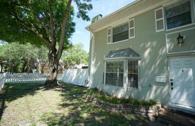 3323 West Swann Avenue Gallery 3