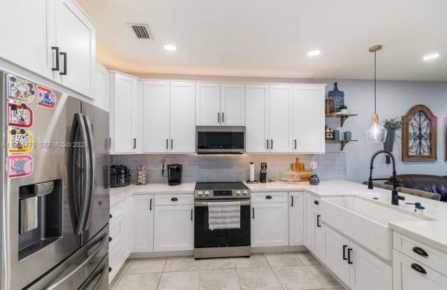 2417 NE 2nd Drive, Homestead, FL 33033 photos photos