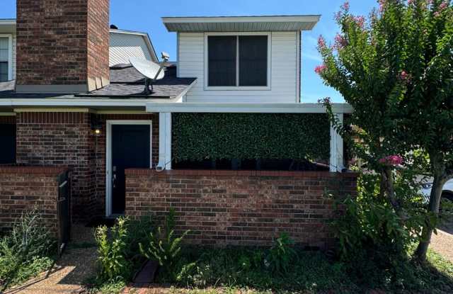Fully Furnished Gated Townhouse off Benton Road. photos photos