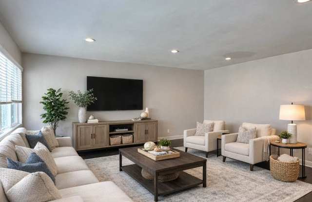 1124 Sherbourne Dr photos photos