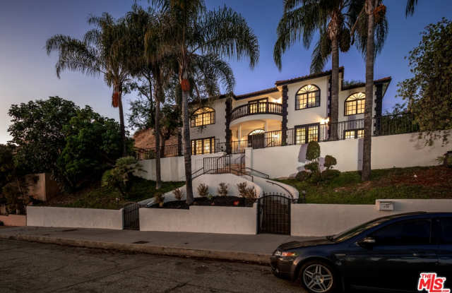 3033 CIR N BEVERLY GLEN Gallery 2