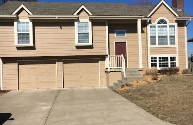 2200 SE 7th St - 2200 SE 7th St, Lee's Summit, MO 64063