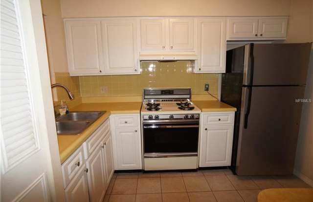 1527 ARROWHEAD CIRCLE W Gallery 2