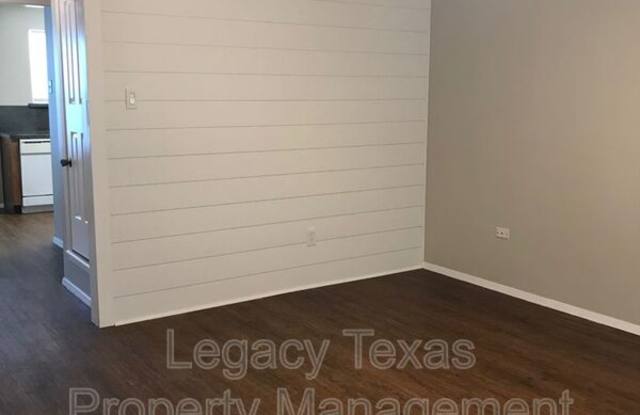 1409 A COURTNEY PL photos photos