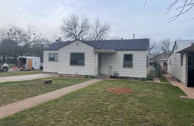 3342 S 11th photos photos