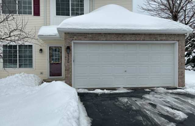 CHARMING 3 BEDROOMS 2 BATH TOWN HOUSE Gallery 1