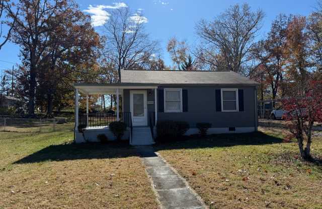 Charming 2 Bedroom Home With Spacious Yard! photos photos Charming 2 Bedroom Home With Spacious Yard! photos photos