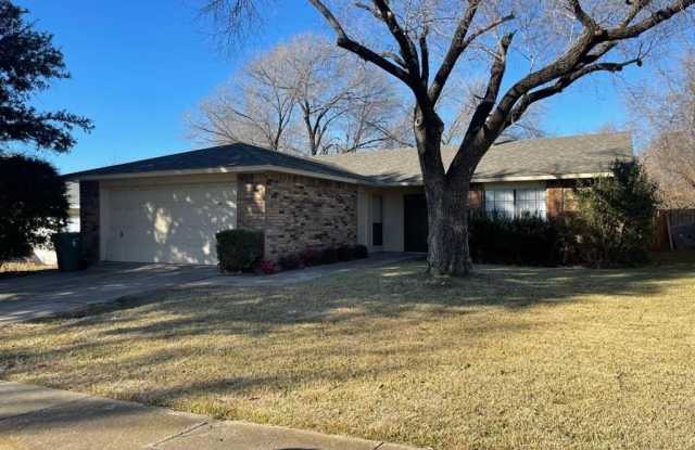 6521 BLACKBERRY Drive - 6521 Blackberry Drive, Arlington, TX 76016