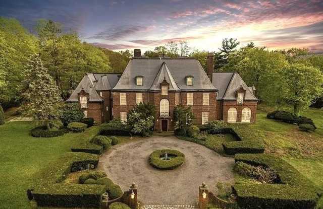 10 Auserehl Court photos photos