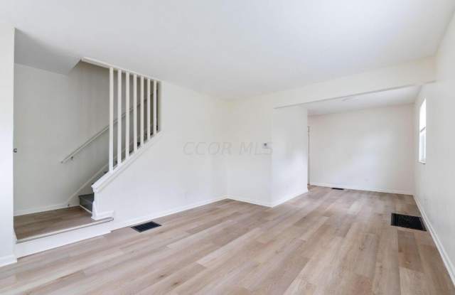 586 Georgian Drive Gallery 2