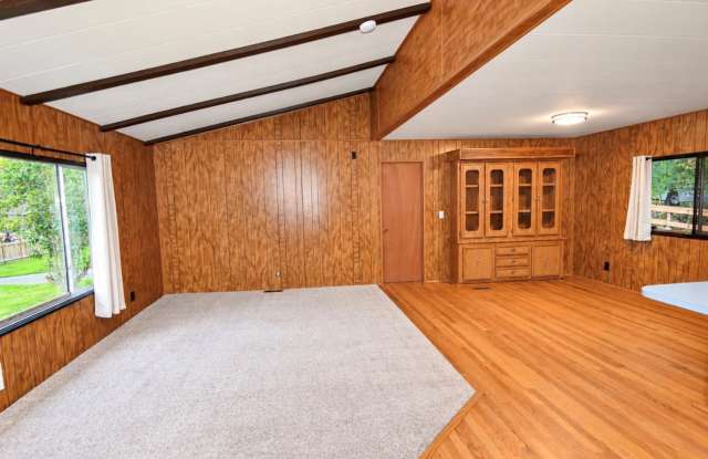 2Bd/2Ba Woodinville Home Gallery 4