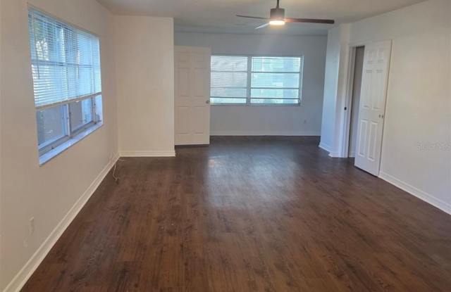5051 75TH Avenue N Gallery 3