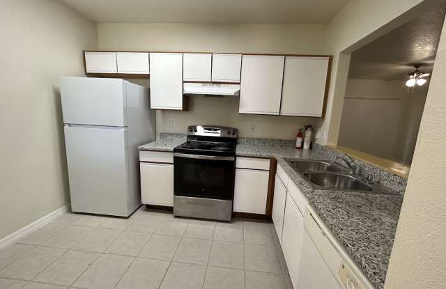 6411 Hollydale Pl - 6411 Hollydale Place, Riverview, FL 33578