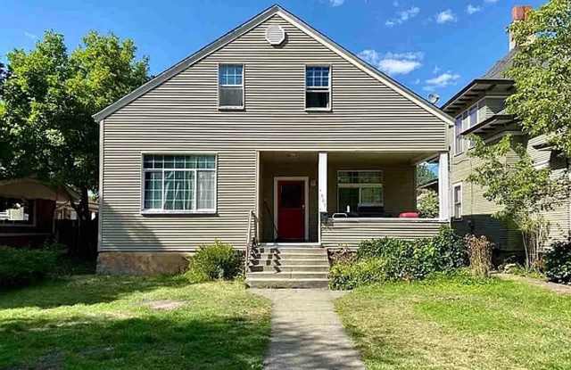 5 Bed 2 Bath House Available JUNE 2027! Gallery 1