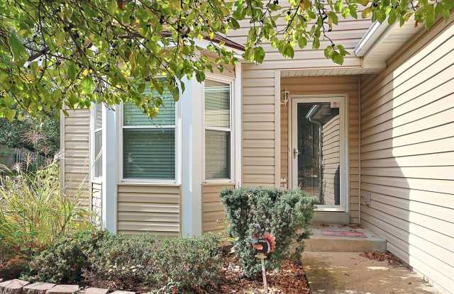 Spacious Ranch with Vaulted Ceilings, Walk-Out Basement & Community Pool Gallery 4