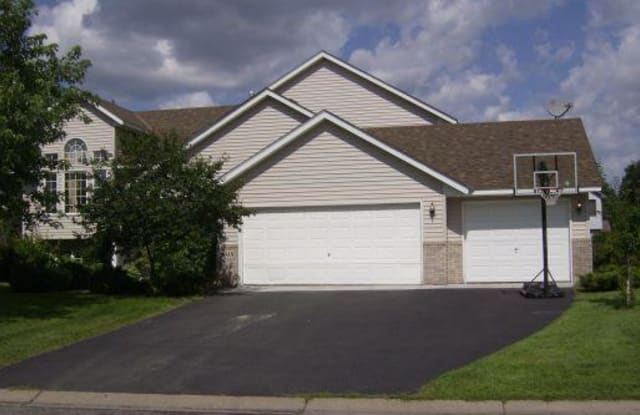 9018 Windsor Ter - 9018 Windsor Terrace, Brooklyn Park, MN 55443