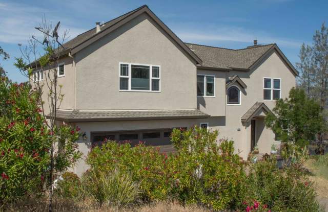 1033 Westridge Drive Gallery 2