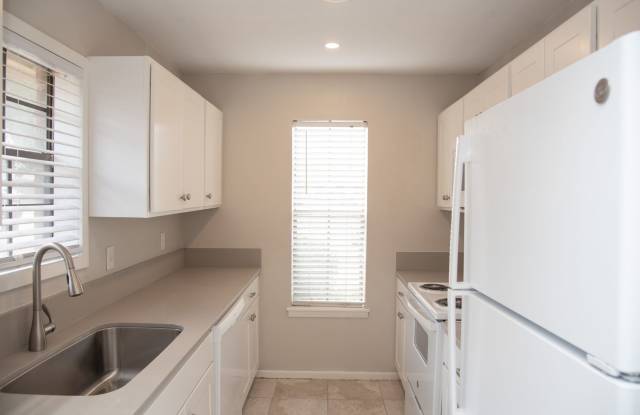 813 San Saba photos photos