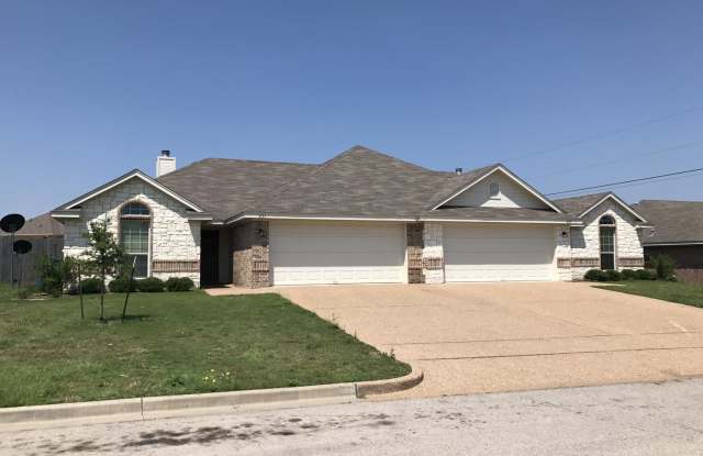 3BR / 2BA Duplex in Hewitt, Texas | Midway ISD photos photos