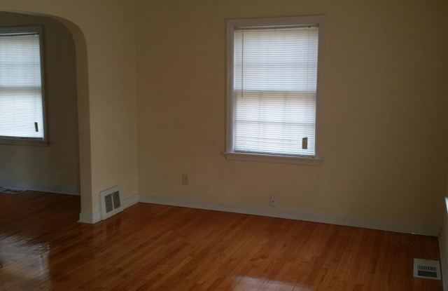319 Broadmoor Avenue Gallery 3