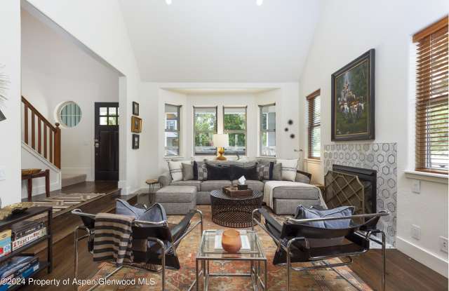 405 Meadow Court Gallery 3