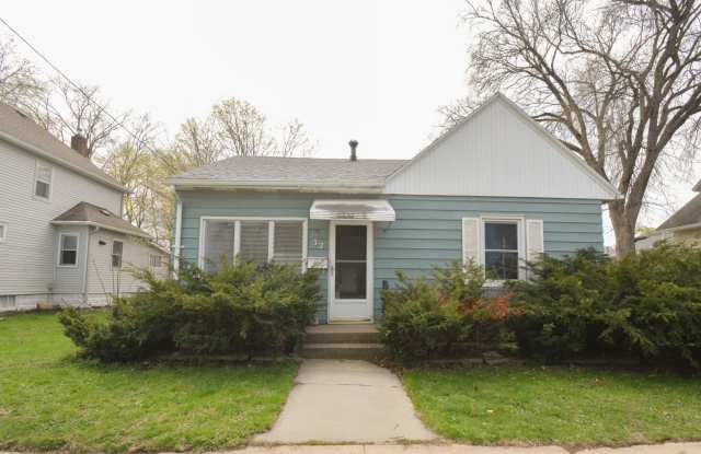 2 Bedroom 1 Bath in Fantastic Downtown Area! - 32 10th Street Northwest, Rochester, MN 55901