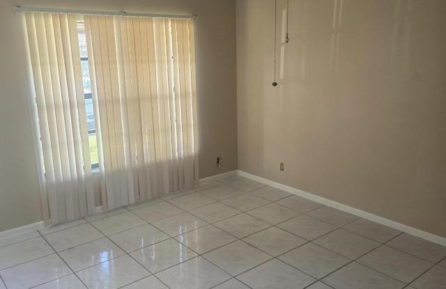 4290 Royal Banyan Way Gallery 2