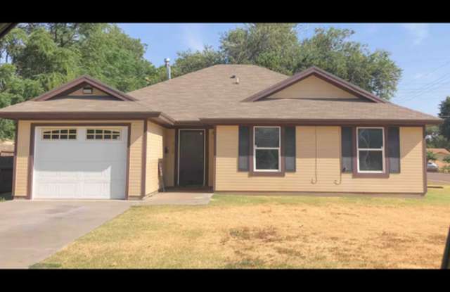 4 bed 2 bath 1 car garage on Flint Avenue! photos photos
