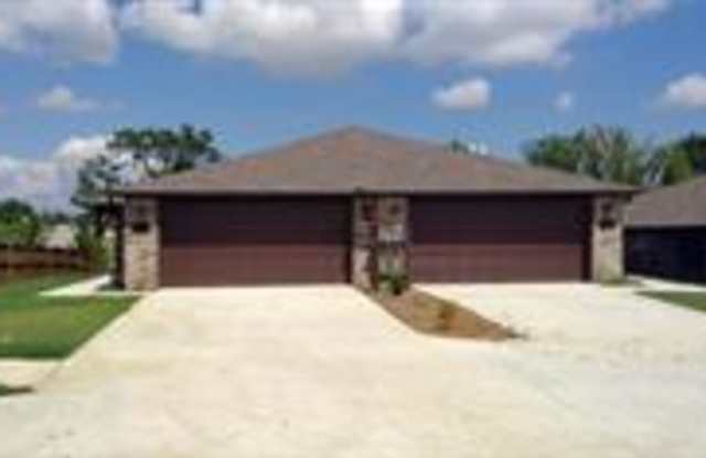 9001-9003 Chanel Place - 9001 - 9001 Chanel Pl, Fort Smith, AR 72916