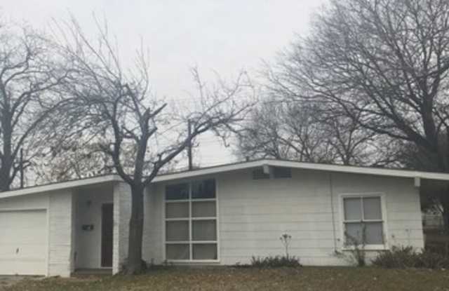 811 Weizmann Blvd - 811 Weizmann Street, San Antonio, TX 78213