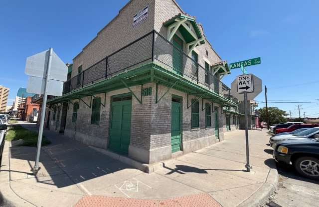 516 S Kansas Street Gallery 1