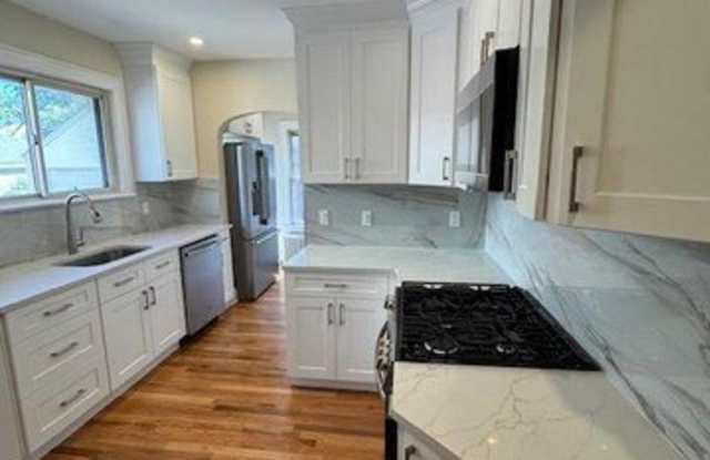 39 Ward unit: 1 - 39 Ward Street, Floral Park, NY 11001