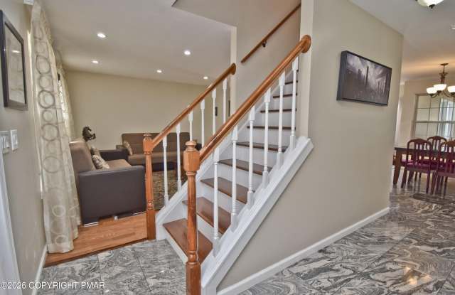 202 Stacia Way Gallery 2