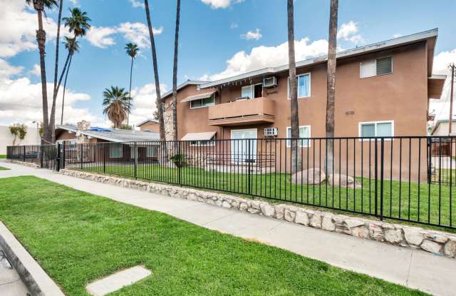 Minutes From UC Riverside. Large 1 bedroom 1 bath Available NOW!! Gallery 2