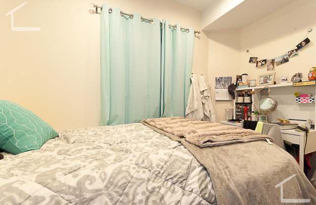 Huge 2 bed condo located near the Green Line and Boston University! Gallery 4