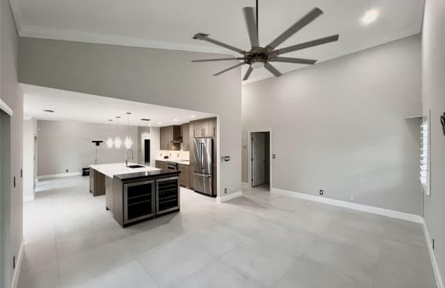 720 BIRDIE Court Gallery 3