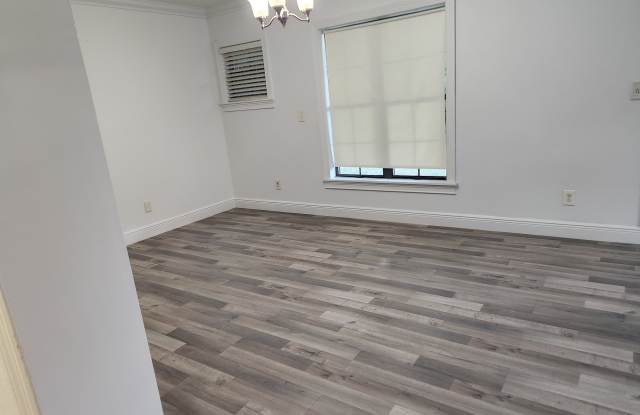 1005 North Bracewell Drive Gallery 4