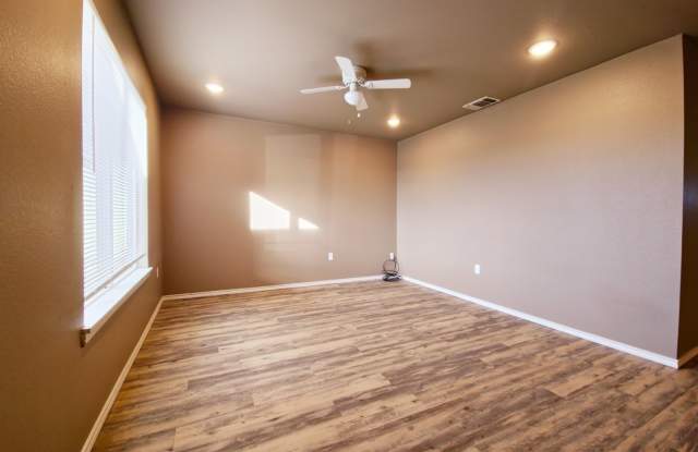 Cozy 3-Bedroom, 2-Bathroom Home with Garage in East Lubbock photos photos