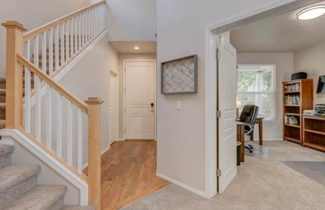 Fully Furnished 3 bed, 2.5 bath Short Term Rental - Mill District, Boise Gallery 4
