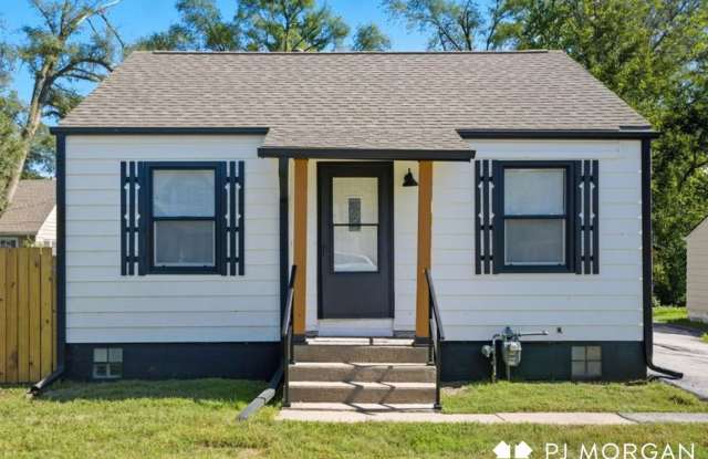 Stylish Updates + Spacious Yard + 2-Car Garage = Must See! - 4139 North 40th Avenue, Omaha, NE 68111