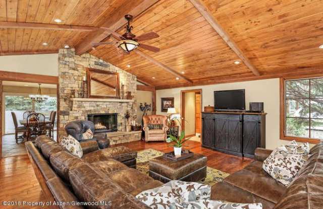 1280 Snowbunny Lane Gallery 3